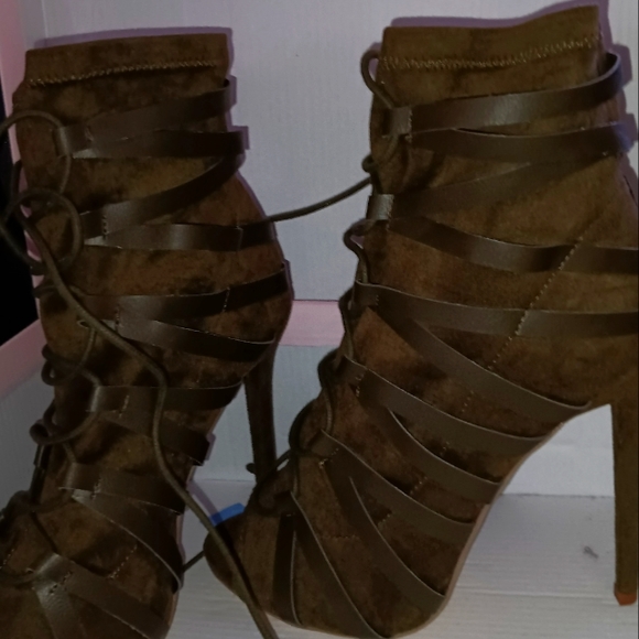 Olive Green Heels - Picture 1 of 1